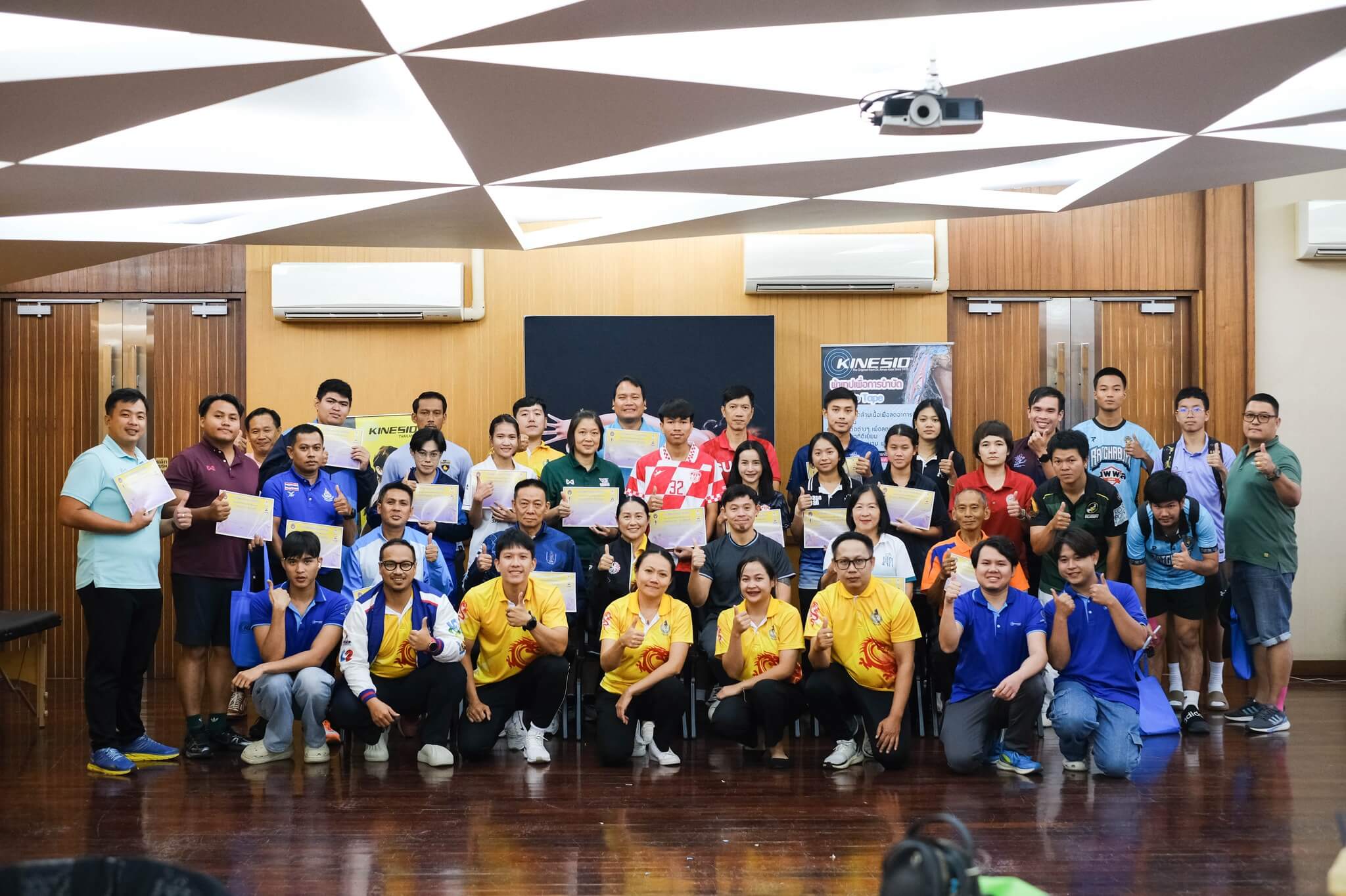 Kinesio Thailand ร่วมกันจัดอบรมการใช้ผ้าเทปคิเนซิโอ เพื่อบำบัดอาการบาดเจ็บของนักกีฬา กับทางสำนักงานการกีฬาแห่งประเทศไทย ที่จังหวัดราชบุรี โดยผู้เข้าร่วมเป็นนักวิทยาศาสตร์การกีฬา ผู้ฝึกสอนและนักเรียน เมื่อวันที่ 5-6 กรกฏาคม 2568