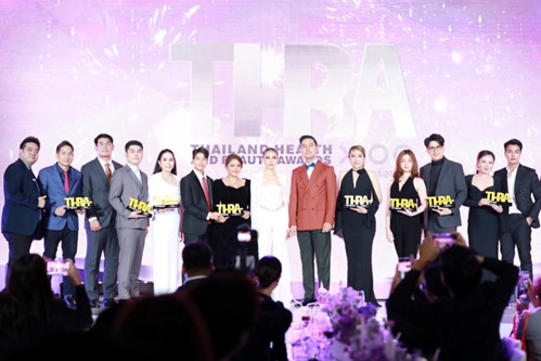 คลินิกปลูกผม The Skin Clinic หมอท็อป คว้ารางวัลสุดยิ่งใหญ่