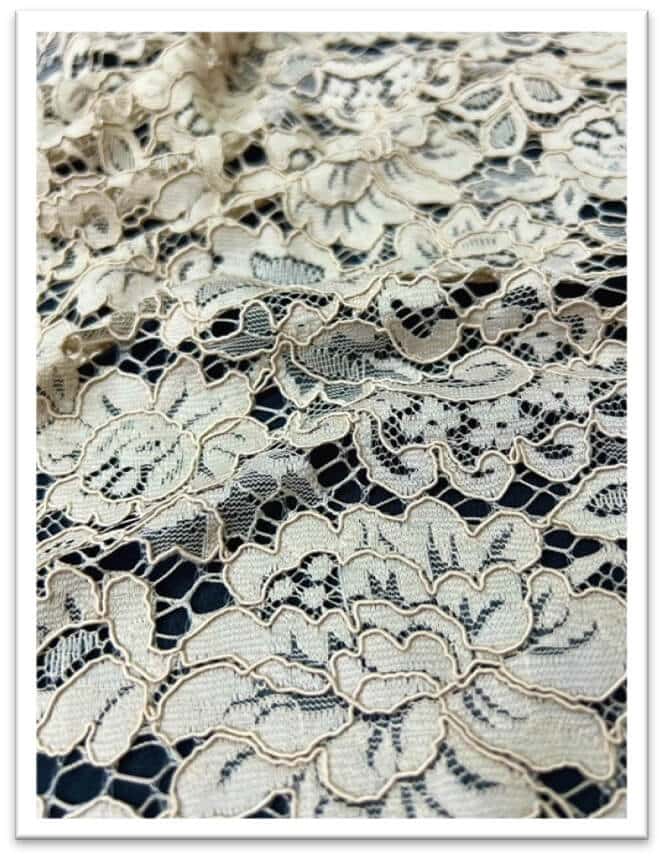  Explain the lace fabric of the United Lace