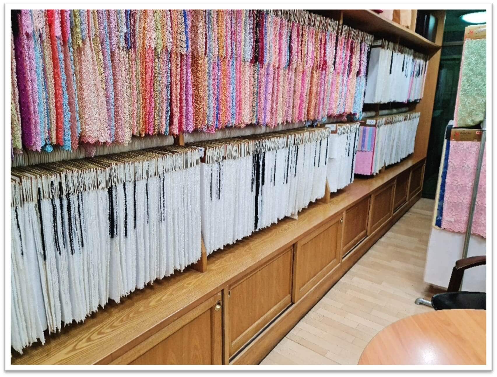 พร้อมตัวอย่างผ้า และมีสต๊อกพร้อมจัดส่งสำหรับสายการผลิตทั้งขนาดเล็กและขนาดใหญ่